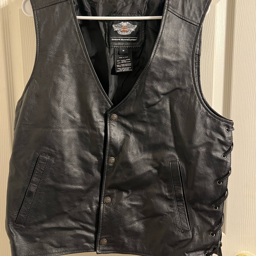 Harley Davidson leather vest . Size medium. Good condition